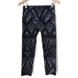 K-DEER UPF+ Geo Prism Print Black Gray Activewear Capri Leggings L